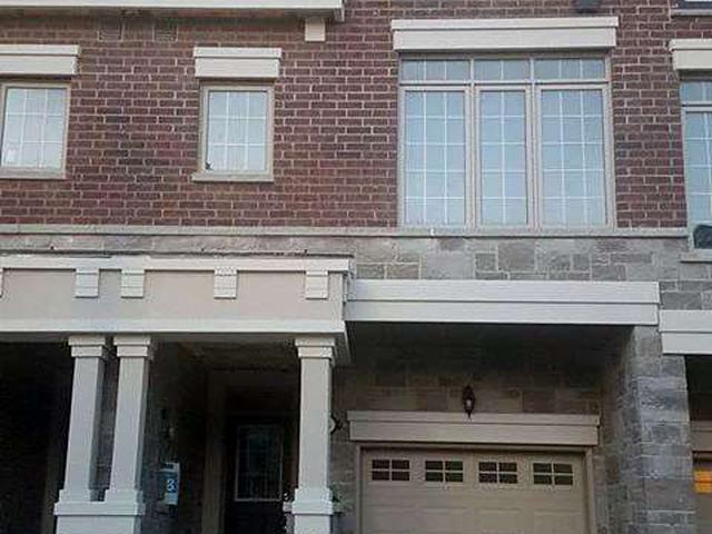 64 Harwood Ave N