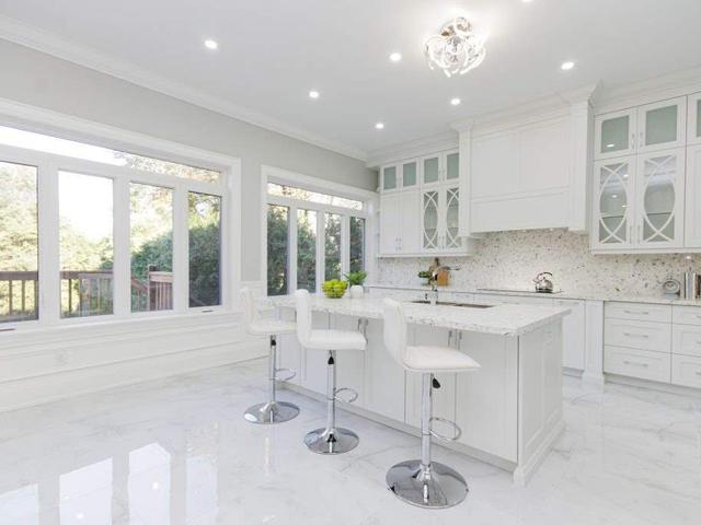 60 Adanac Dr