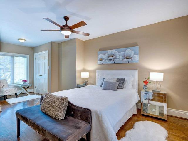 33 Red Deer Ave