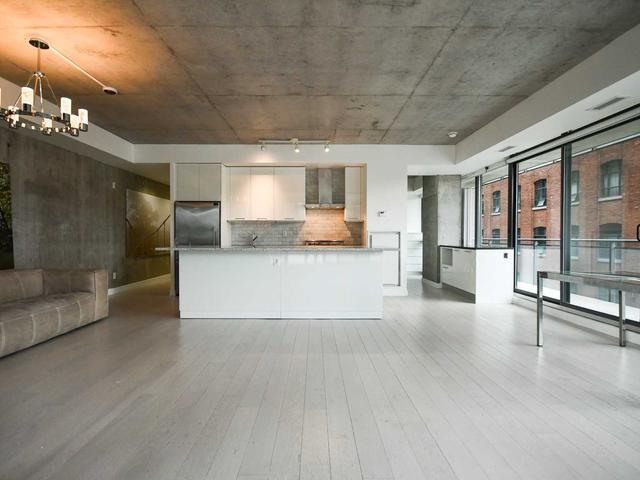 90 Broadview Ave, Unit 211