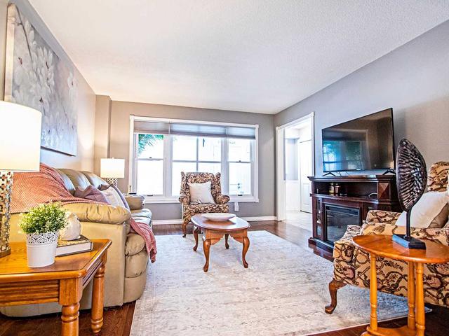 1295 Fenelon Cres