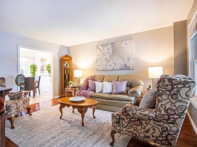 1295 Fenelon Cres