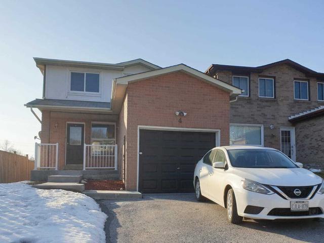 Main - 4 Woodward Cres