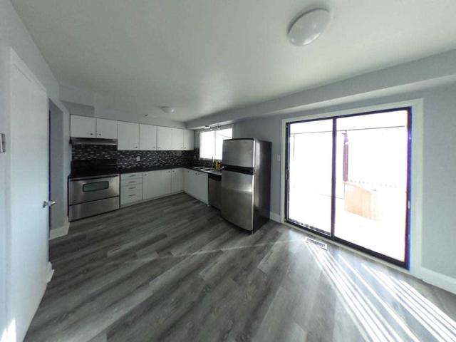 Main - 4 Woodward Cres