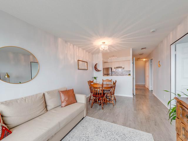 2207 - 18 Lee Centre Dr