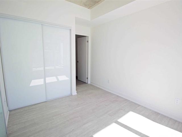 915 - 30 Baseball Pl