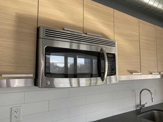 209 - 625 Queen St E