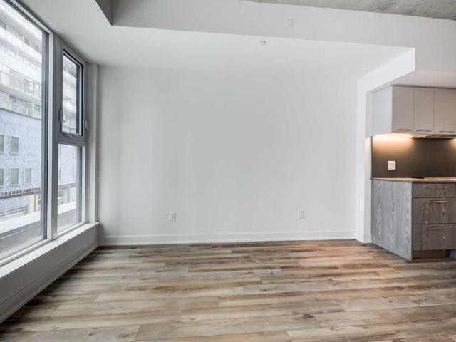 318 - 30 Baseball Pl