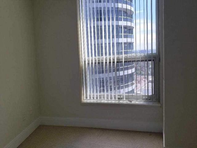 2411 - 125 Village Green Sq