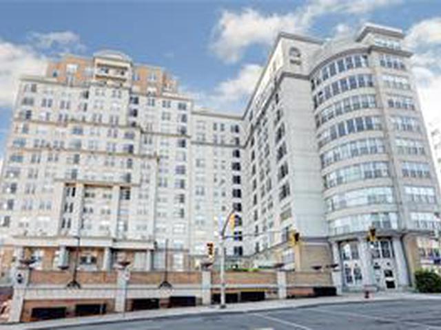 1407 - 135 James Street S