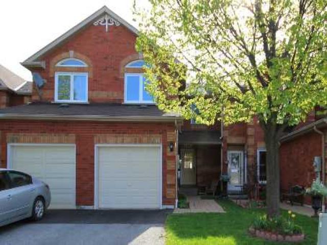 811 Playter Cres