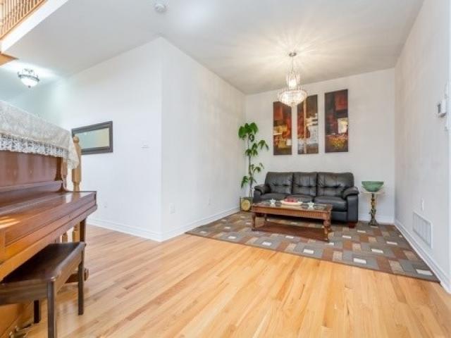 61 Princess Diana Dr