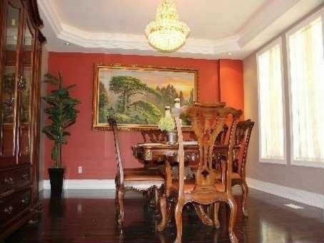 18 Woodgrove Tr