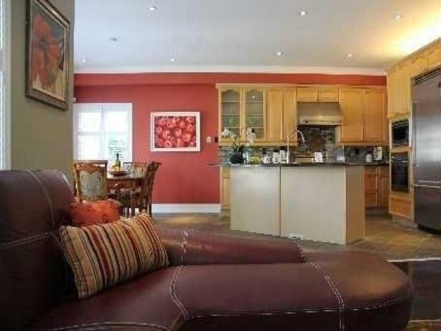 18 Woodgrove Tr