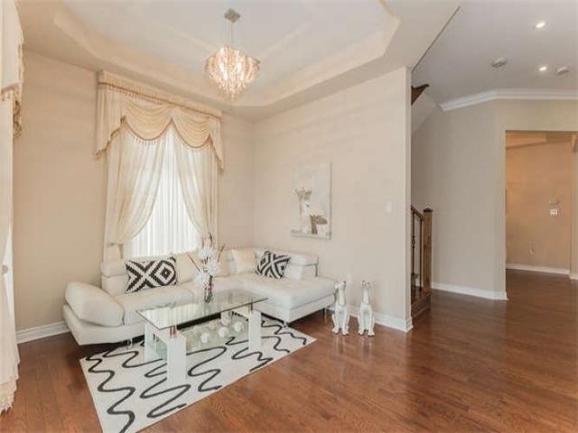 8 Jeffrey Nihda Cres