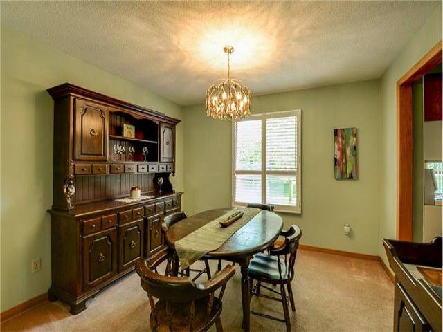 15 Aranton Crt