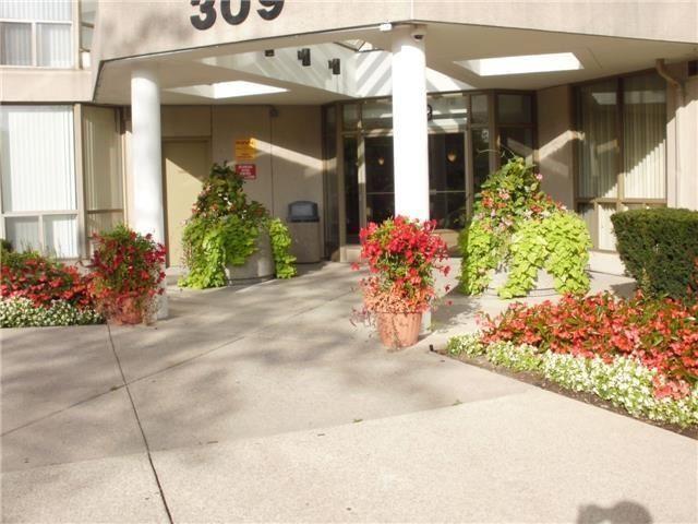 704 - 309 Major Mackenzie Dr E