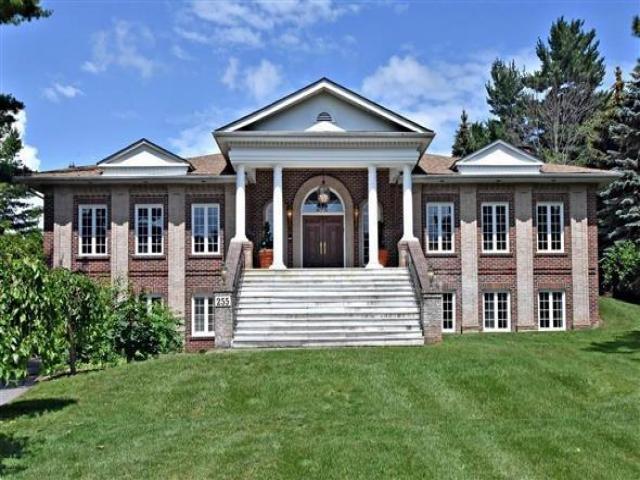 255 Woodland Acres Cres