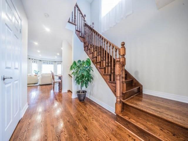 133 Queen Isabella Cres