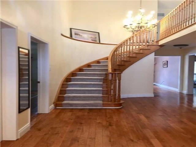 48 Ballard Cres