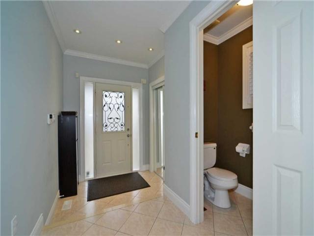 3 Twin Hills Cres