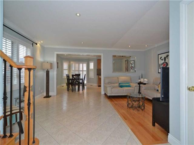 3 Twin Hills Cres