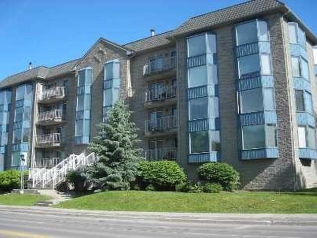 85 Wellington St W, Unit 304