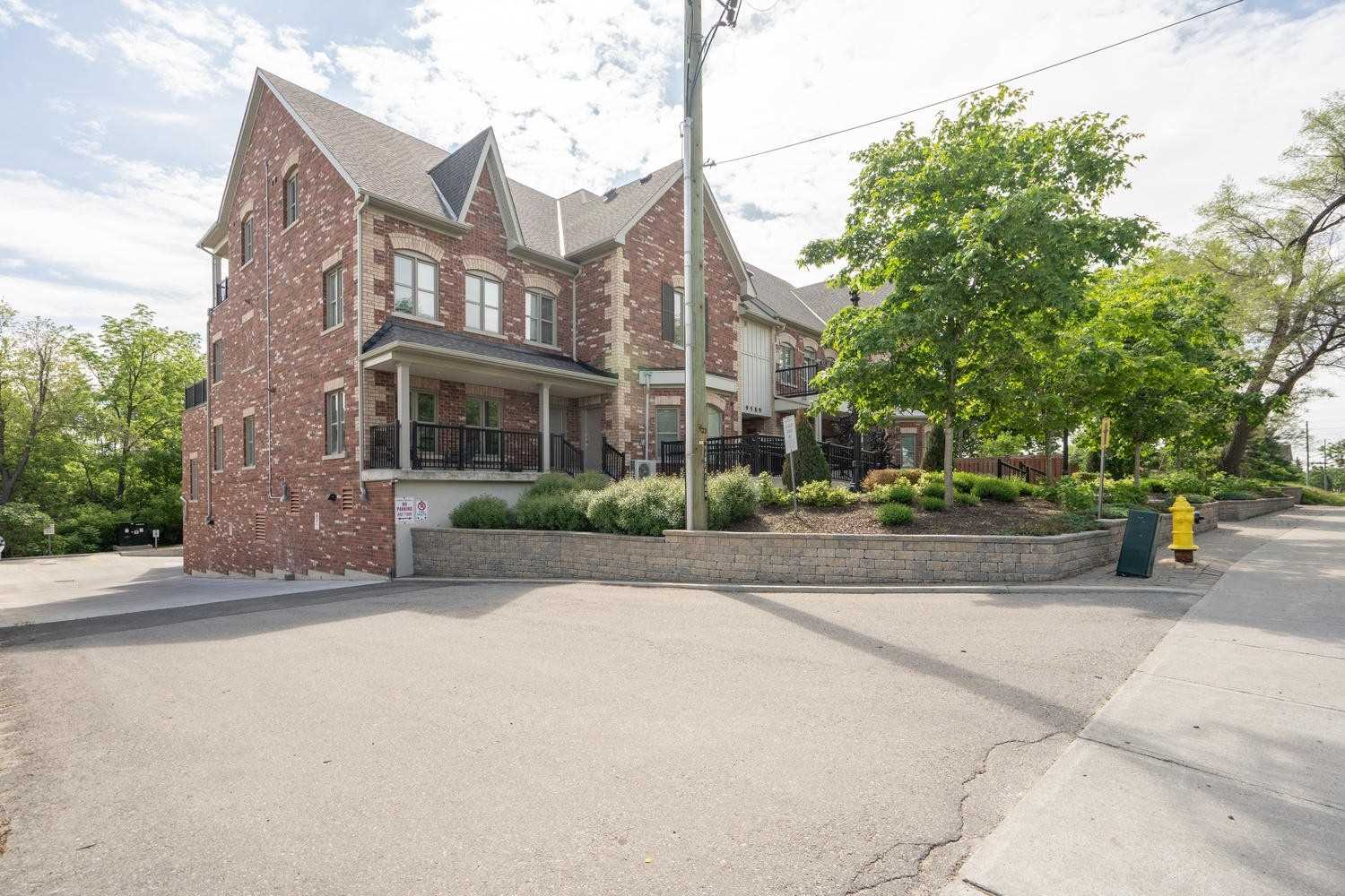 202 9589 Keele St, Maple Sold, N4489949 Condos.ca