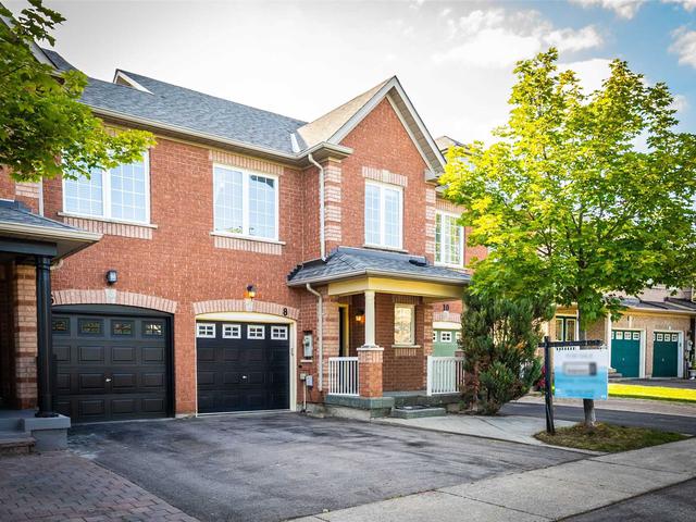 8 Benjamin Hood Cres