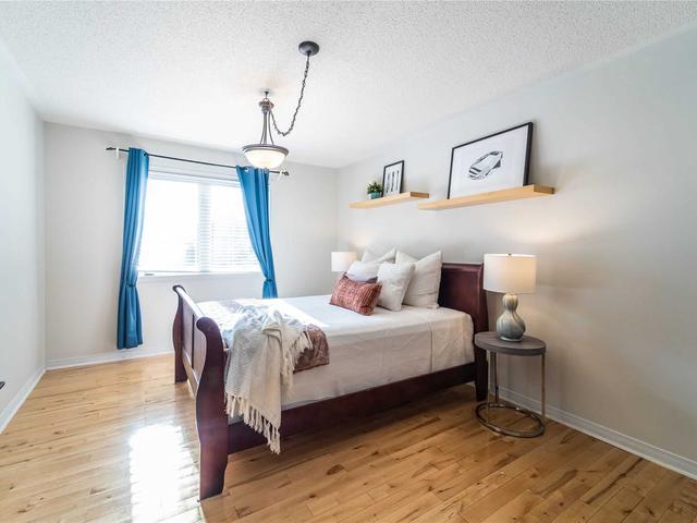 8 Benjamin Hood Cres