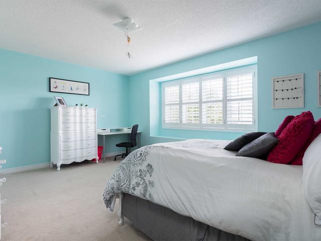 76 Gracedale Dr