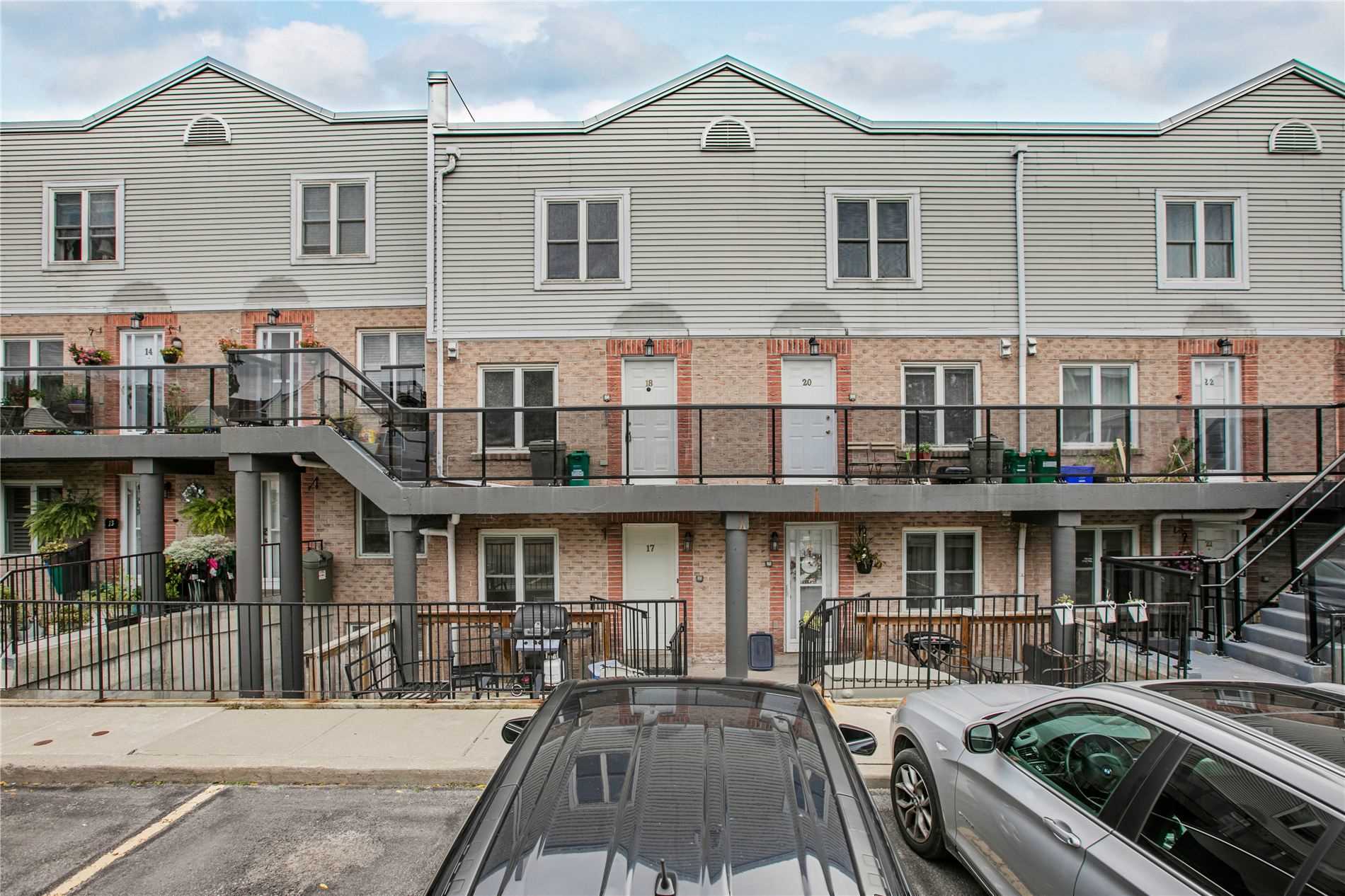 S 18 115 Main St, Newmarket Sold, N4579439 Condos.ca