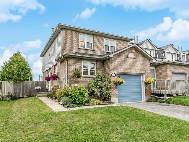 877 Clancey Cres