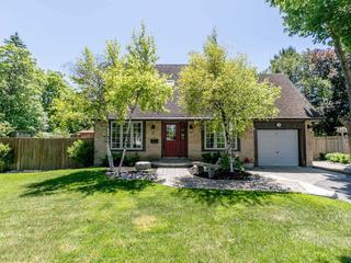 290 Banksia Crt