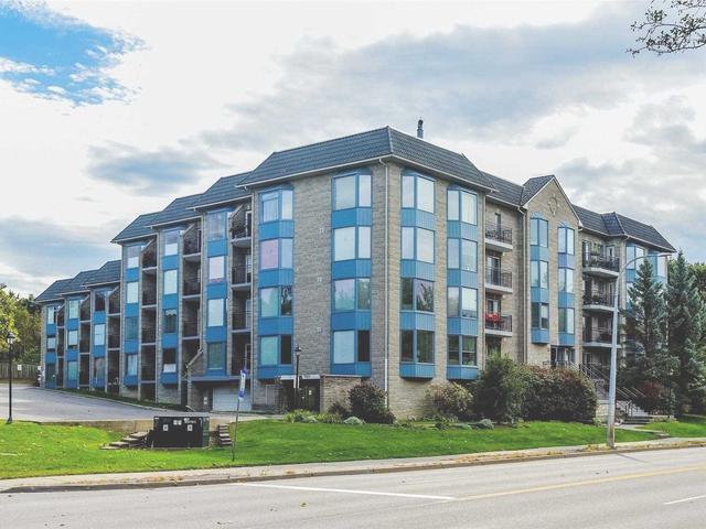 85 Wellington St W, Unit 304