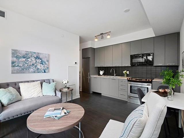 9471 Yonge St, Unit 641