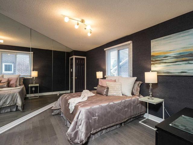 10 Fairholme Dr