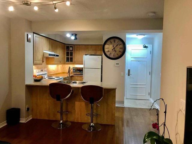 704 - 350 Red Maple Rd