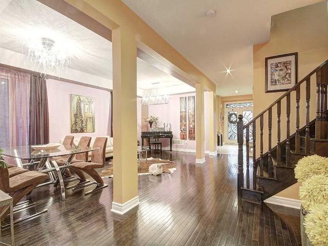 105 Thornhill Ravines Cres