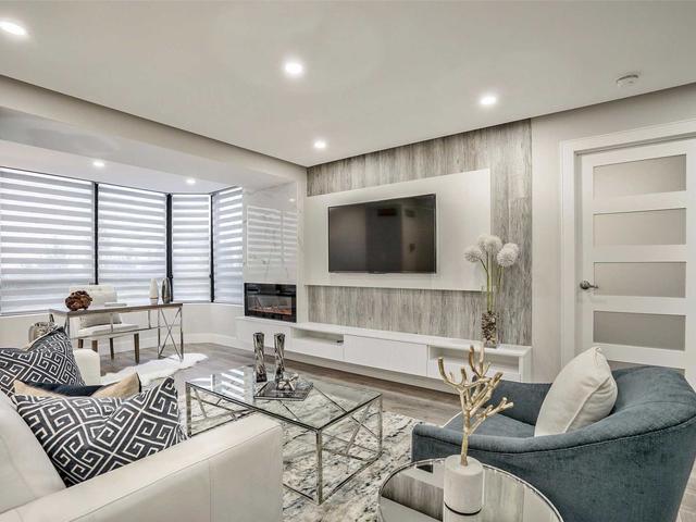 7601 Bathurst St, Unit 401