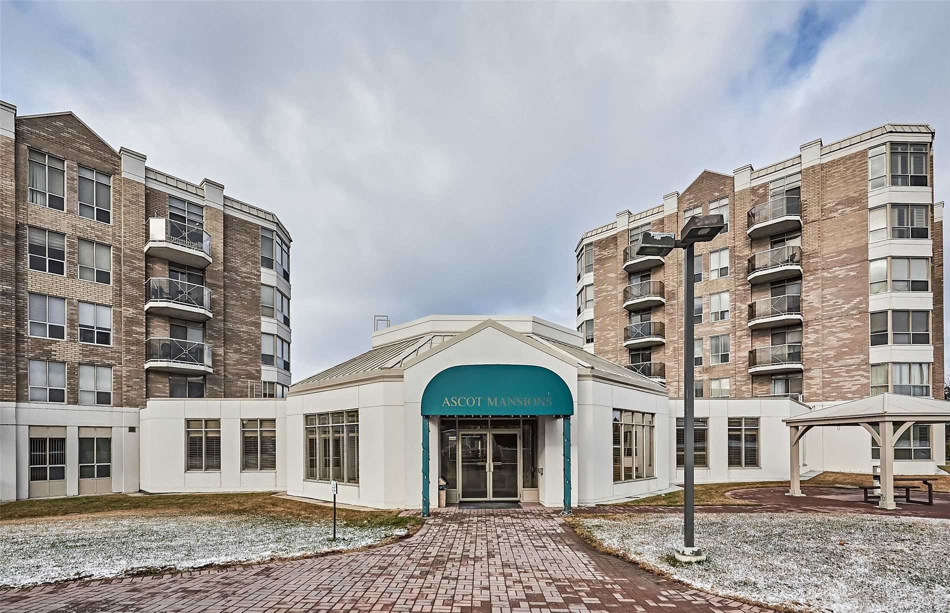 407 2100 John St, Thornhill Sold, N4673720 Condos.ca