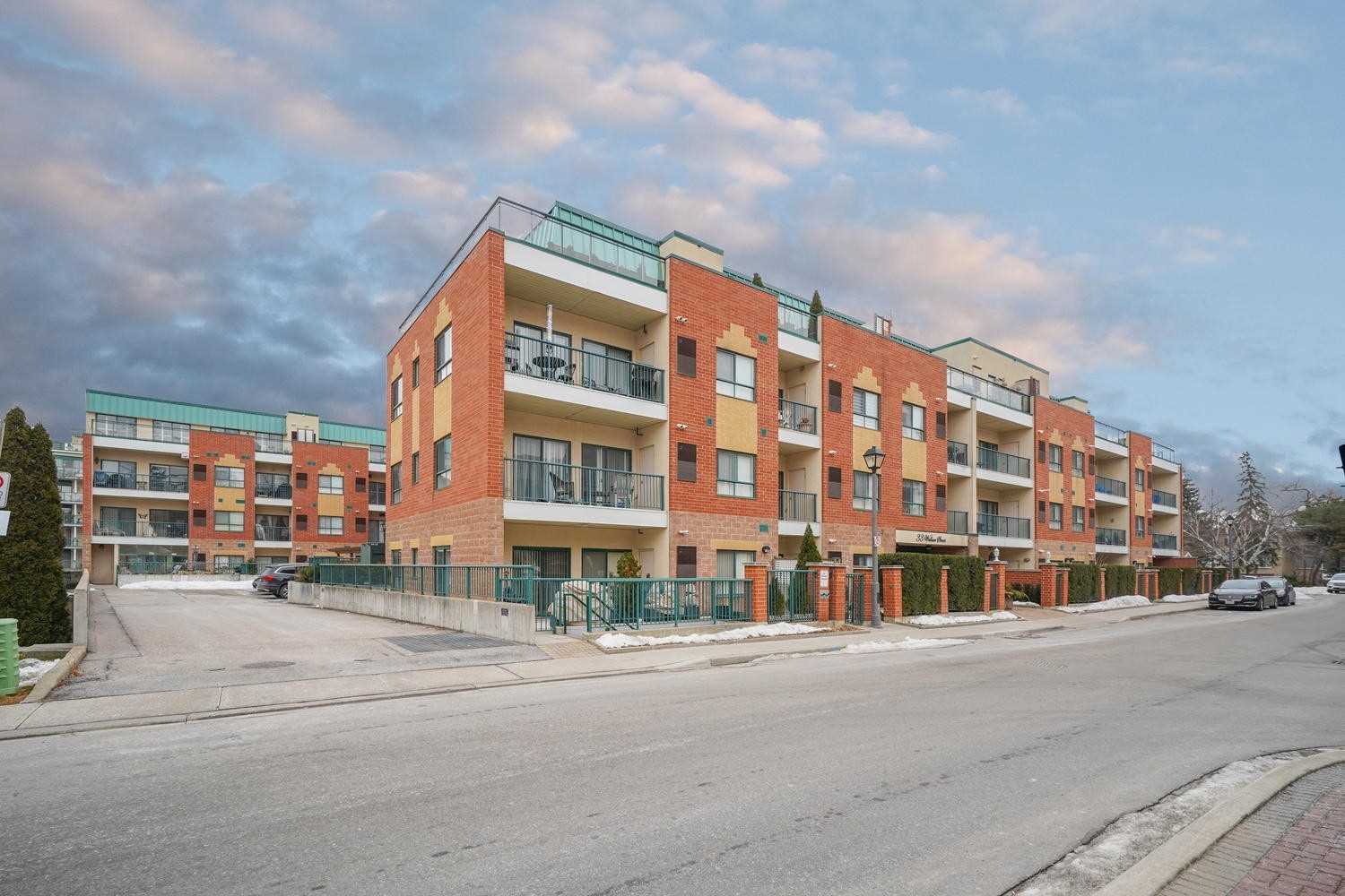 313 33 Wallace St, Woodbridge Sold, N4680232 Condos.ca