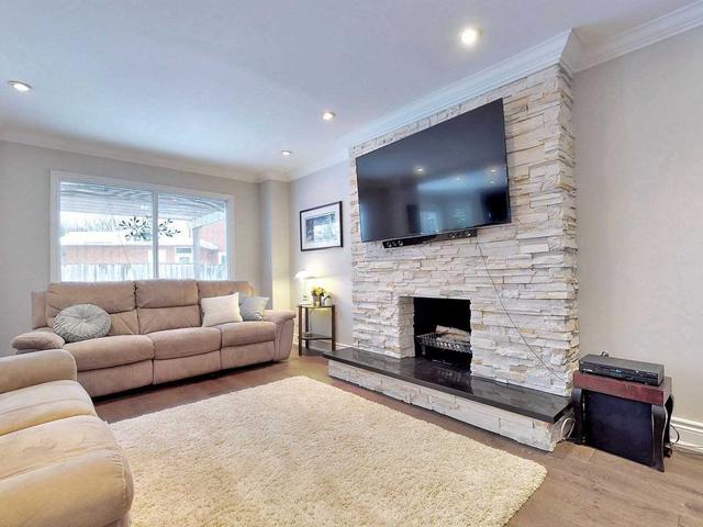 1 Ivy Cres