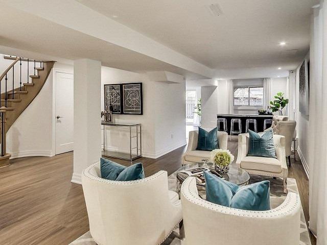 87 Nadine Cres