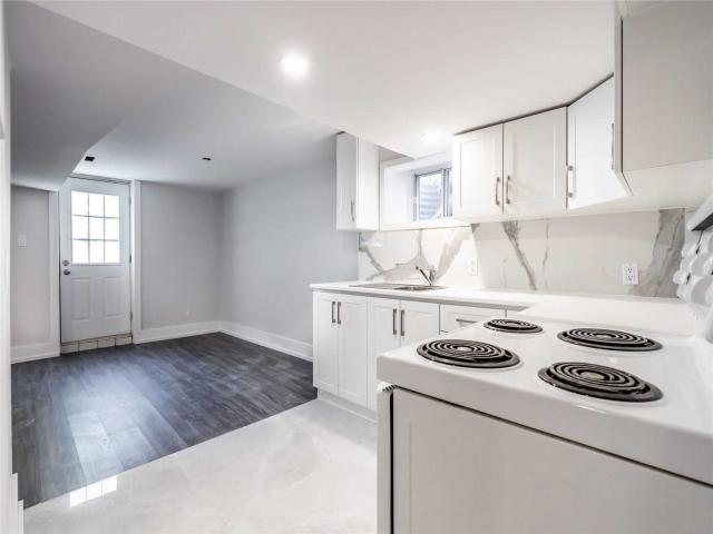 747 Botany Hill Cres, Unit Lower