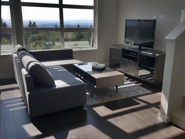 512 - 9877 UNIVERSITY CRESCENT