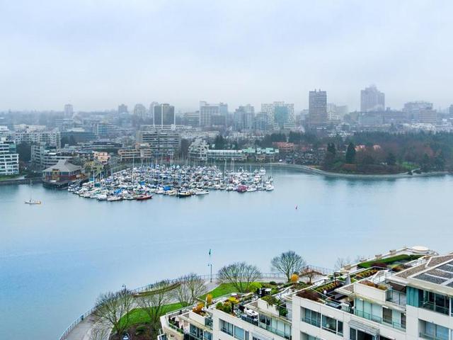 1905 - 1228 MARINASIDE CRESCENT