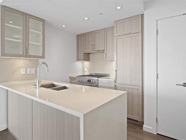 2702 - 5665 BOUNDARY ROAD