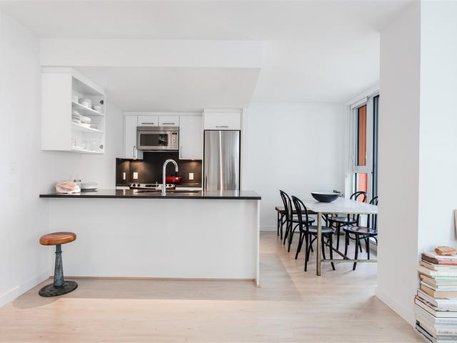 305 - 933 E HASTINGS STREET