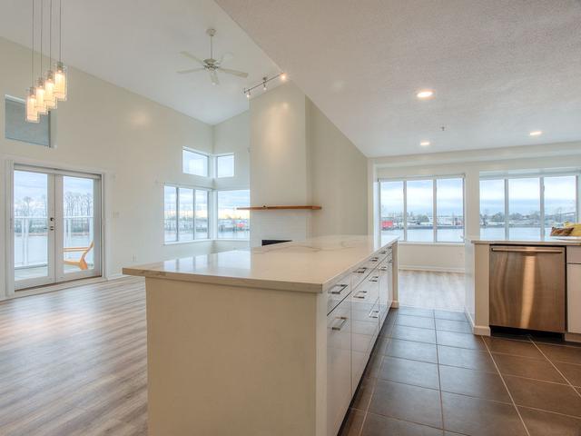 17 - 2138 E KENT AVENUE SOUTH STREET